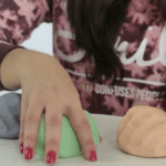 Hacer plastilina casera para niños