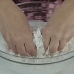 Hacer plastilina casera para niños