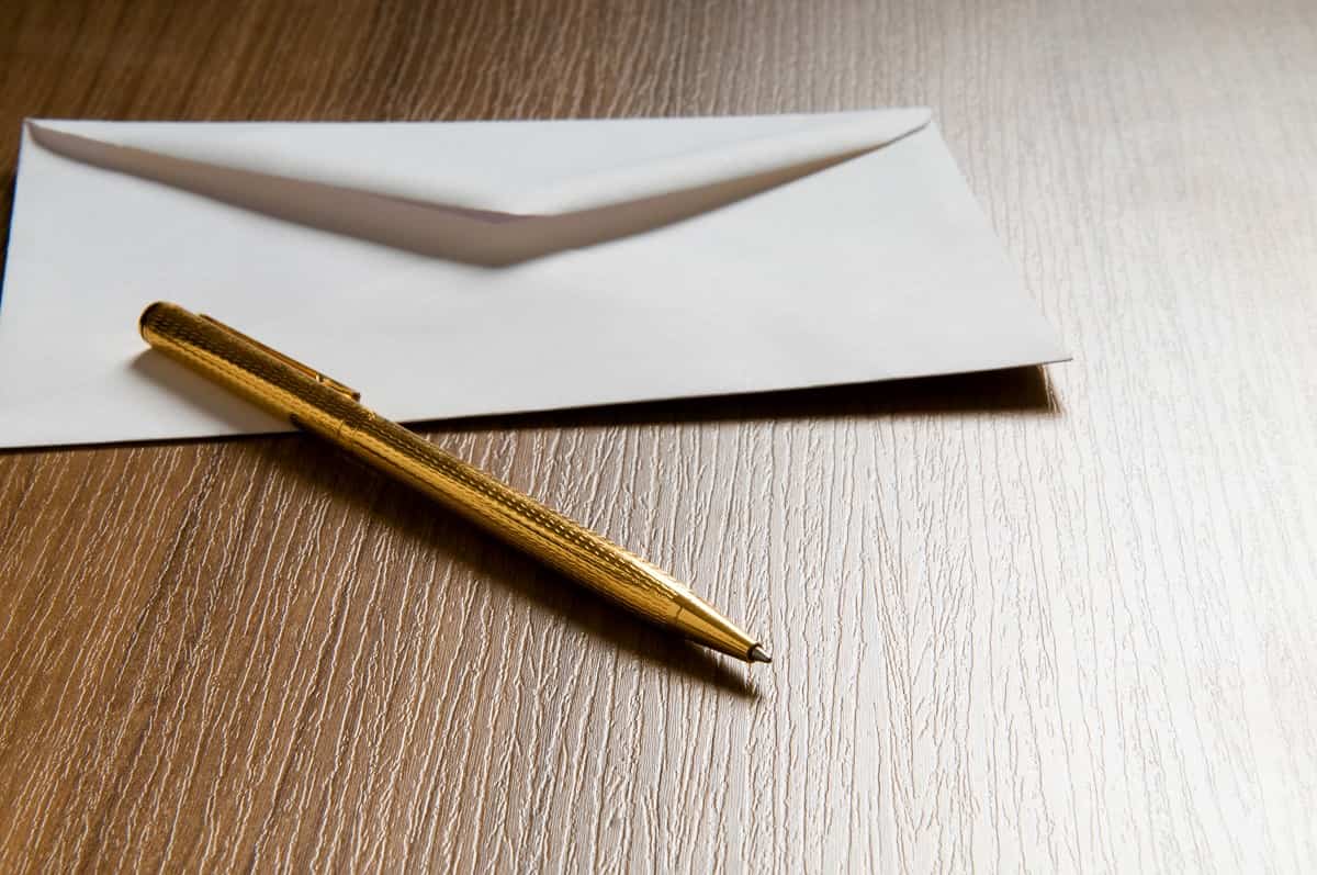 Cómo crear una carta y rellenar el sobre de forma correcta
